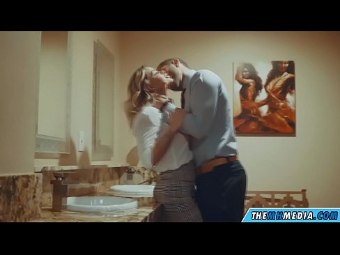 ❤️ Gava ku blondeyek busty we di nav hewşek gelemperî de dixapîne ❤️❌ Sluts li ku.passionateembracespotlight.ru